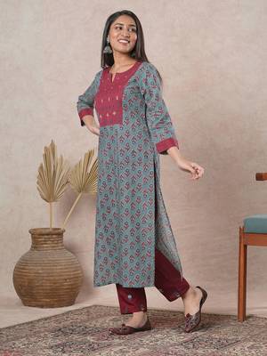 Straight cut printed kurta with a hand embroidered yoke and sleeve details. 3