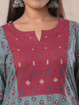 Straight cut printed kurta with a hand embroidered yoke and sleeve details. 4