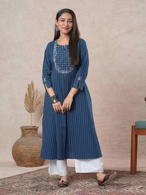 Embroidered a-line kurta with intricate beadwork and side pocket. 1
