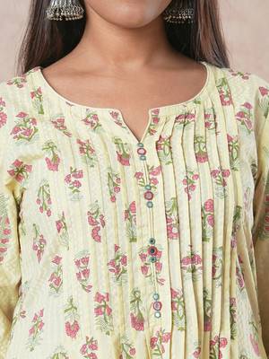 A flared cotton kurta  with embroidered neckline and blend of two different prints. 4