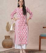 Straight mix-n-match printed cotton kurta with shell button detailing on placket.