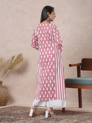 Straight mix-n-match printed cotton kurta with shell button detailing on placket. 2