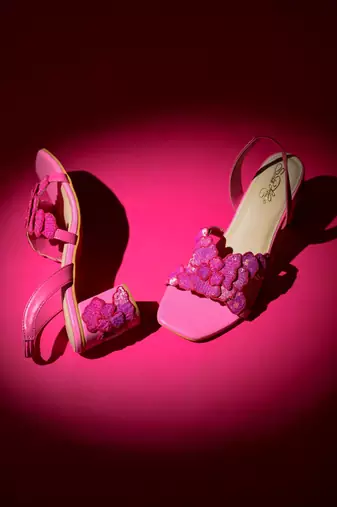Valentina in pink heels