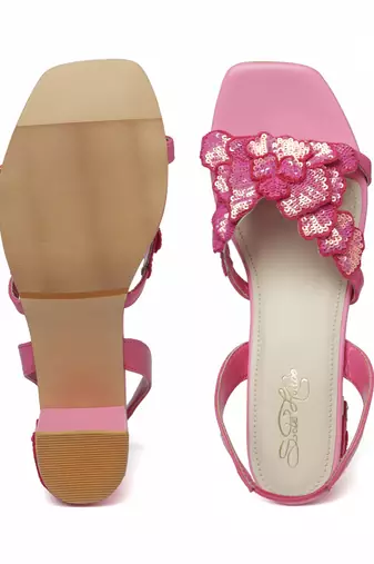 Valentina in pink heels