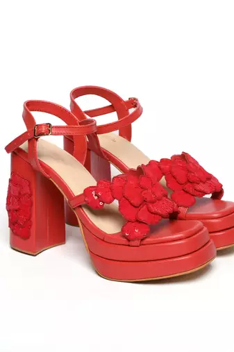 Valentina in red heels