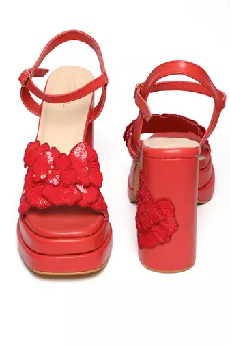 Valentina in red heels