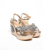 Valentina in gold wedges