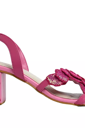 Valentina in pink heels