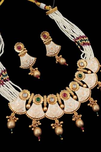 Neacklesh  set .moti  ,kundan