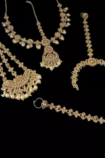 Neacklesh  set moti  kundan