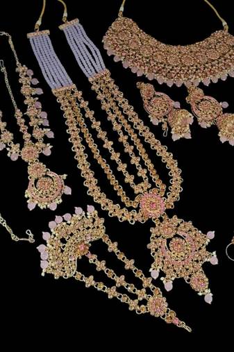 Neacklesh  set .moti  ,kundan