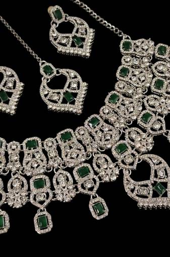 Neacklesh  set .moti  ,kundan