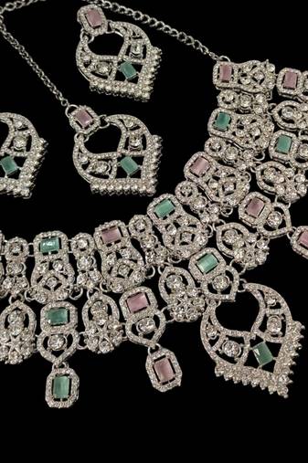 Neacklesh  set .moti  ,kundan