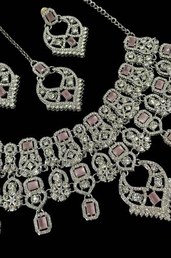 Neacklesh  set .moti  ,kundan