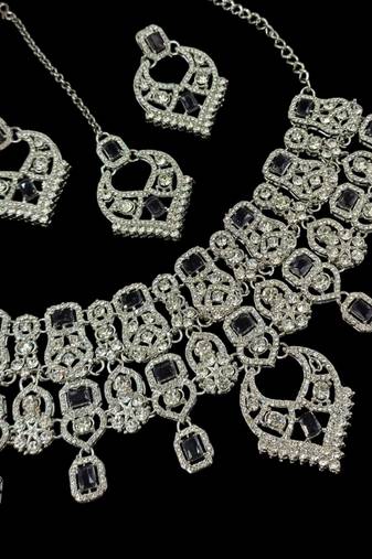 Neacklesh  set .moti  ,kundan