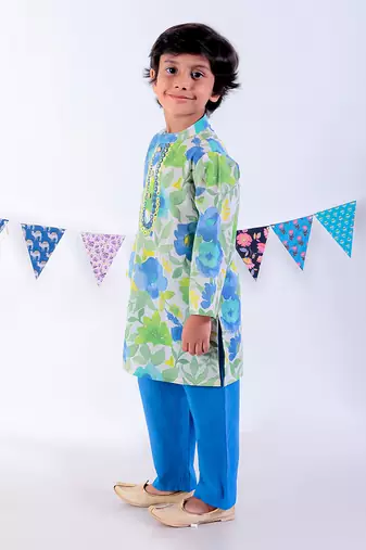 Green kurta and pyjama ethnic set