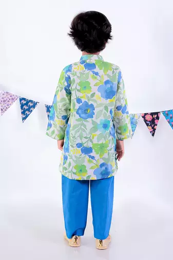 Green kurta and pyjama ethnic set