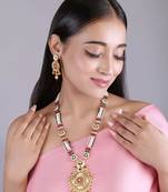   Exquisite gold-plated temple necklace set for a wedding look  
