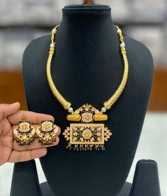 Hasli necklace set with matching earrings meenakari work, kundan stones, gold polish, adjustable drawstring 1