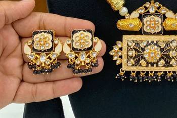 Hasli necklace set with matching earrings meenakari work, kundan stones, gold polish, adjustable drawstring 3