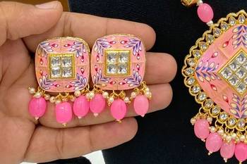 Hasli necklace set with matching earrings meenakari work, kundan stones, gold polish, adjustable drawstring 3