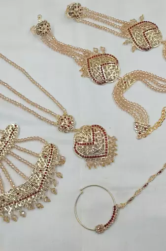 Neacklesh  set moti  kundan