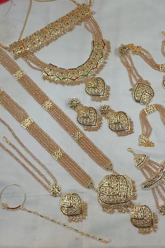 Neacklesh  set .moti  ,kundan