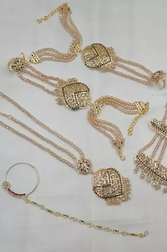 Neacklesh  set moti  kundan