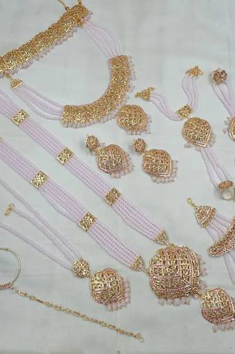 Neacklesh  set .moti  ,kundan