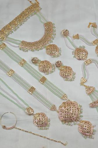 Neacklesh  set .moti  ,kundan