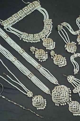 Neacklesh  set .moti  ,kundan