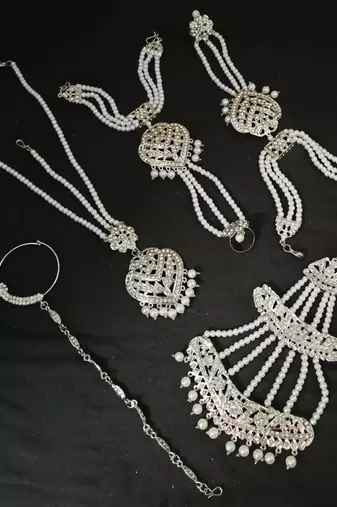 Neacklesh  set moti  kundan