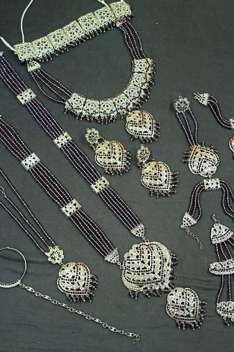 Neacklesh  set .moti  ,kundan