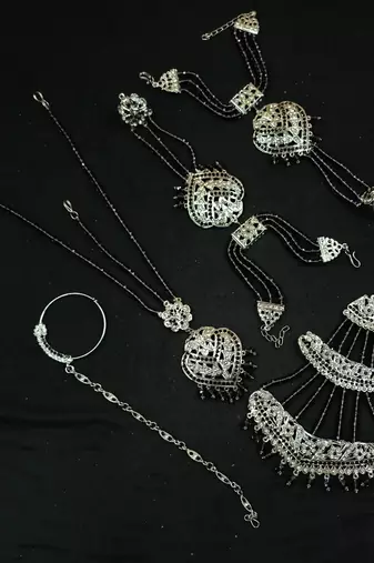 Neacklesh  set moti  kundan