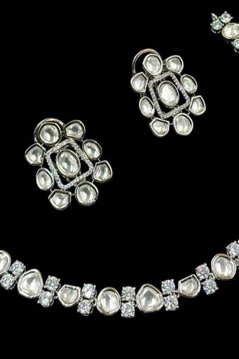 Neacklesh  set .moti  ,kundan