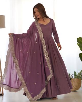 Roman Silk Chanderi Fabric Fully Flair Gown With Dupatta And Pent 3