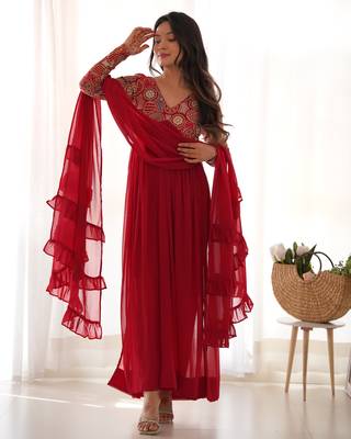 Naira Alia Cut Fit Embroidery Kurta With Dupatta And Pent 1