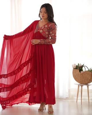 Naira Alia Cut Fit Embroidery Kurta With Dupatta And Pent 2