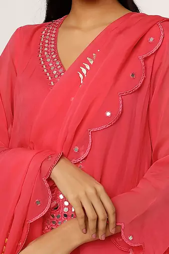 Fuchisa organza n silk embriodered kurta set