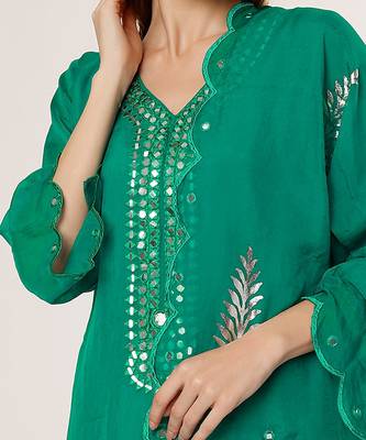 Emerald green organza n silk embriodered kurta set 4