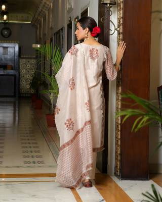 Vaasva women grey chanderi block printed embroidered kurta set with solid pants & dupatta 2