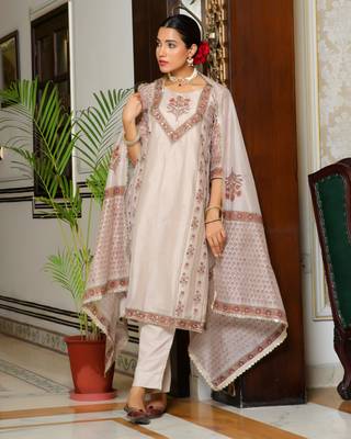 Vaasva women grey chanderi block printed embroidered kurta set with solid pants & dupatta 3
