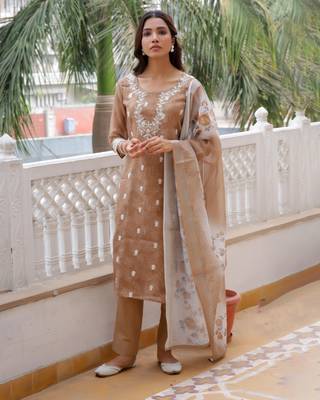 Vaasva women brown linen kurta embroidered kurta set with solid pants & dupatta 1