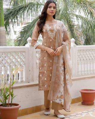 Vaasva women brown linen kurta embroidered kurta set with solid pants & dupatta 2