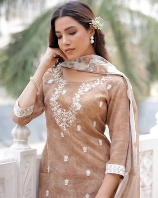 Vaasva women brown linen kurta embroidered kurta set with solid pants & dupatta 5