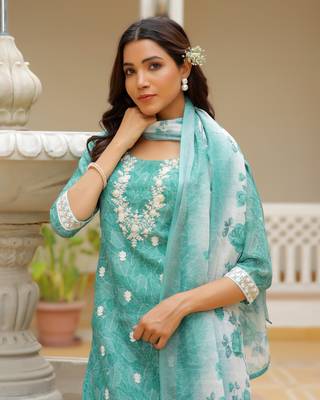 Vaasva women green linen kurta embroidered kurta set with solid pants & dupatta 6