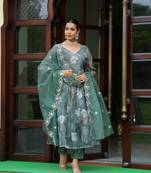Vaasva women green  embroidered anarkali kurta with solid pant & dupatta