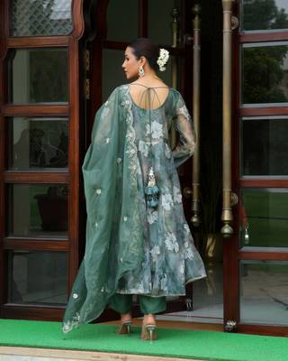 Vaasva women green  embroidered anarkali kurta with solid pant & dupatta 2