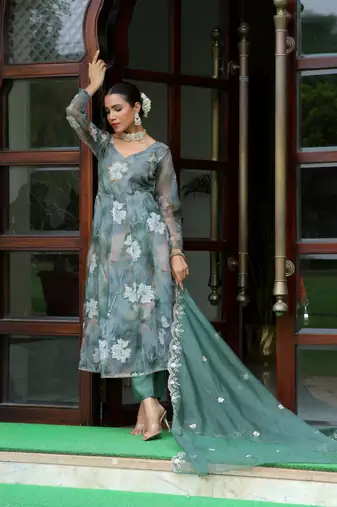 Vaasva women green  embroidered anarkali kurta with solid pant & dupatta