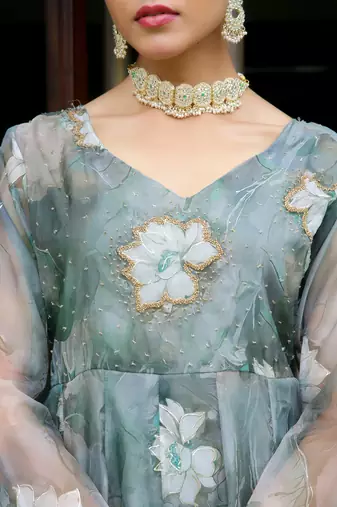 Vaasva women green  embroidered anarkali kurta with solid pant & dupatta